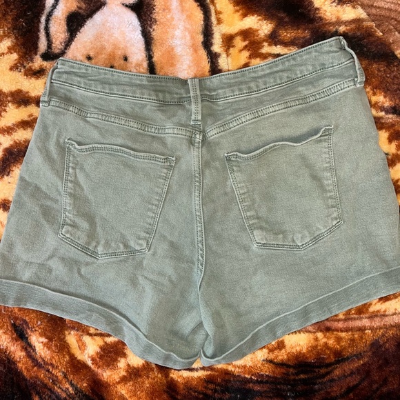 SOLD Universal Thread green high rise midi cuffed hem denim shorts - Picture 3 of 3